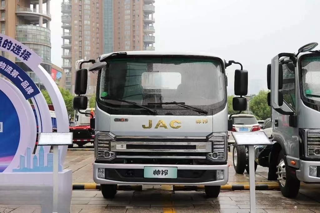 JAC Shuailing S6 160 HP 4.18m single-row grille-type light truck