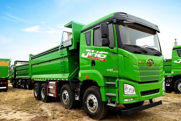 FAW Liute Jinlu (L6L) medium truck 290 horsepower 8X4 6.8 meter dump truck 