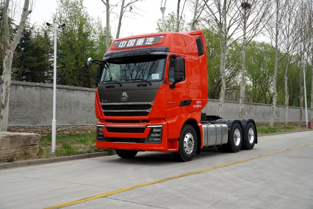 SINOTRUK HOWO TH7 heavy truck 550 horsepower 6X4 tractor