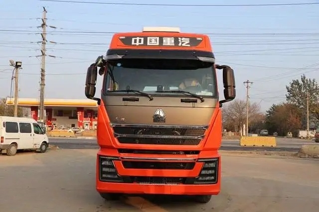 SINOTRUK HOWO TH7 heavy truck 460 horsepower 6X4 tractor