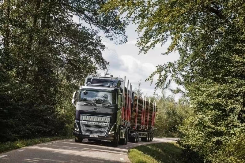 Volvo FH16 heavy truck 750 horsepower 8X4 tractor