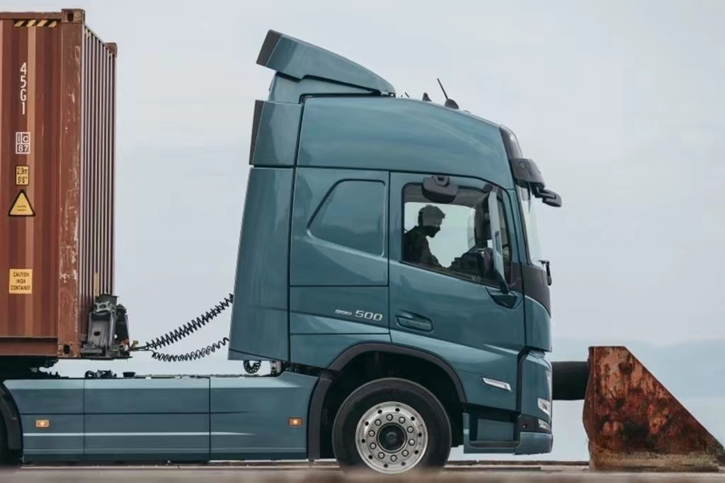 Volvo's new FM heavy truck 500 horsepower 6X4 automatic tractor