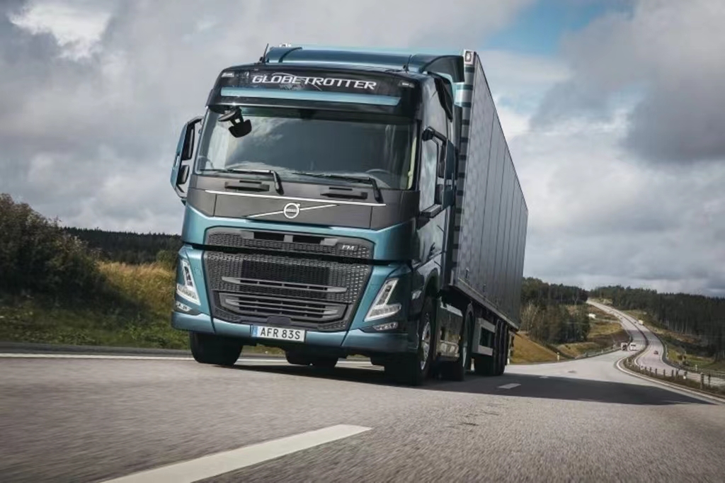 Volvo's new FM heavy truck 460 horsepower 4X2 automatic tractor