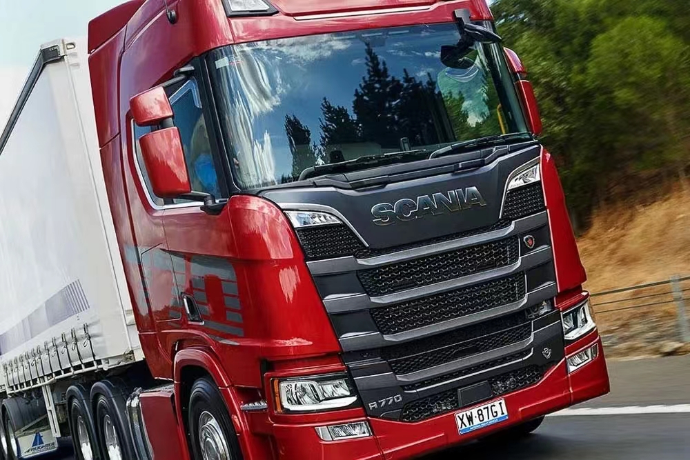 Scania's new G series heavy truck 500 horsepower 6X2 tractor