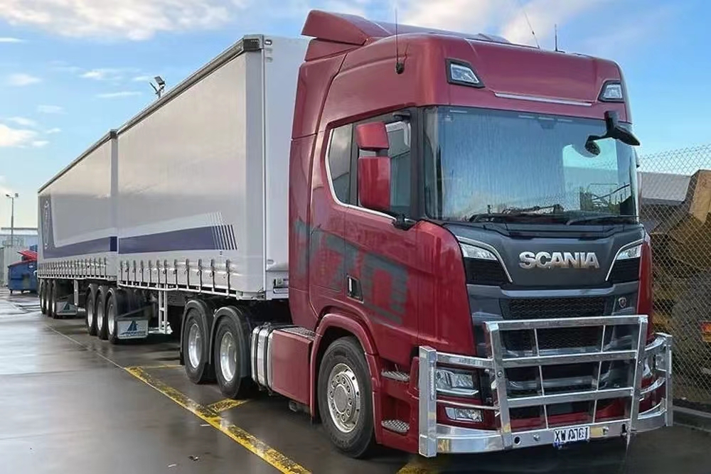Scania's new R series heavy truck 500 horsepower 4X2 tractor