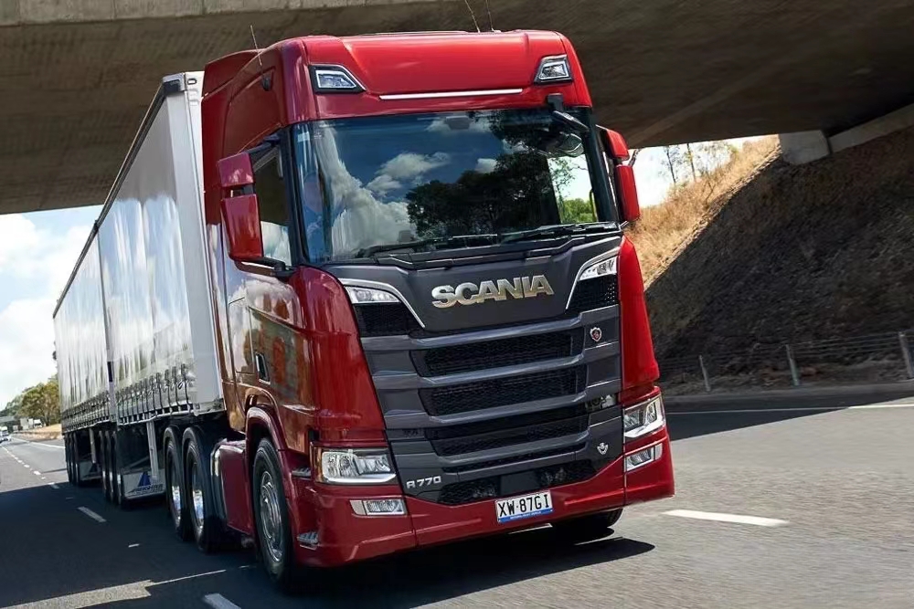 Scania's new R series heavy truck 500 horsepower 6X2R tractor 