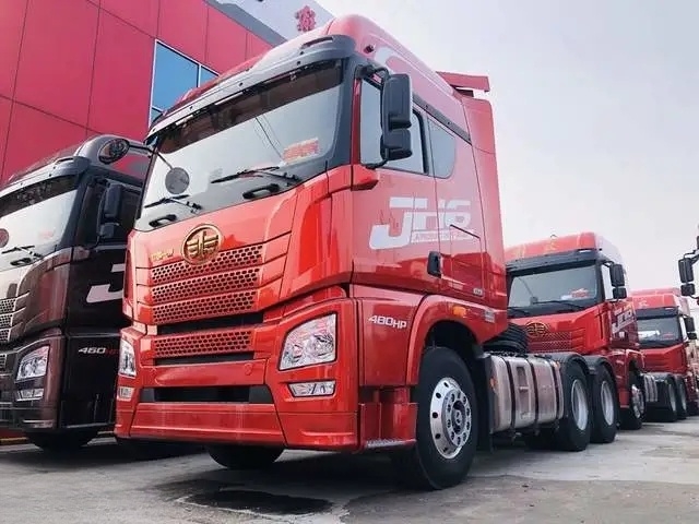 Qingdao FAW JH6 heavy truck Zhizun 550 ultra-light version 550 horsepower 6X4 tractor (Weichai)