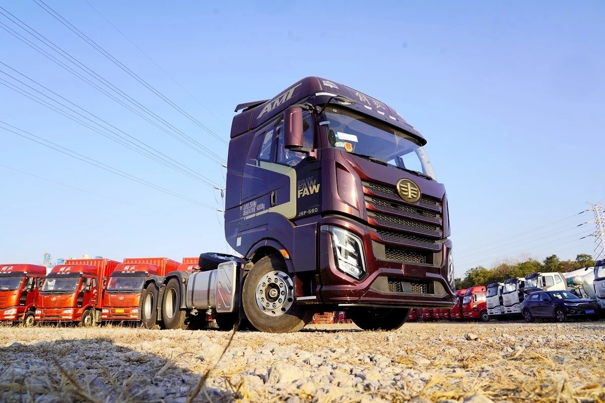 FAW J6V heavy truck 560 horsepower 6X4 tractor