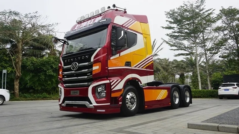 SAIC Hongyan H6 heavy truck 560 horsepower 6X4 AMT tractor