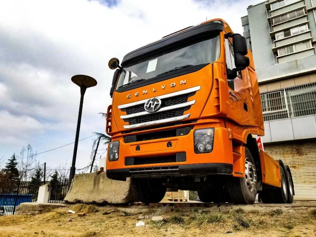 SAIC Hongyan C500e heavy truck 560 horsepower 6X6 AMT automatic transmission tractor 
