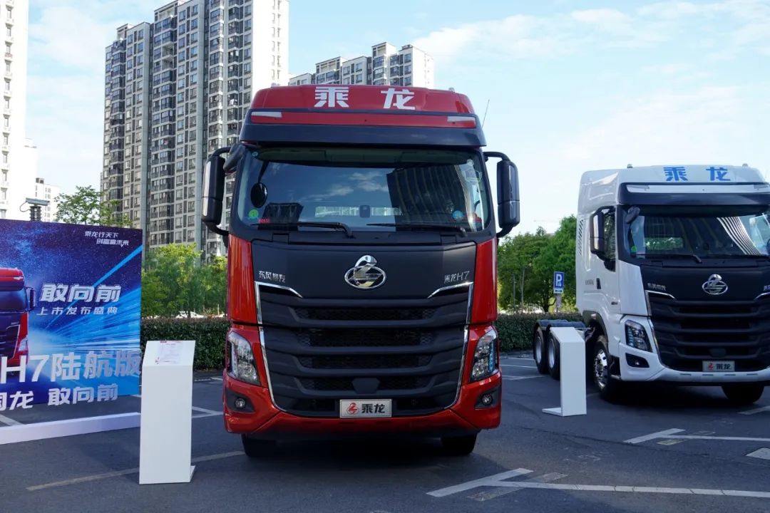 DFAC Liuqi H7 heavy truck version 520 horsepower 4X2 AMT automatic tractor