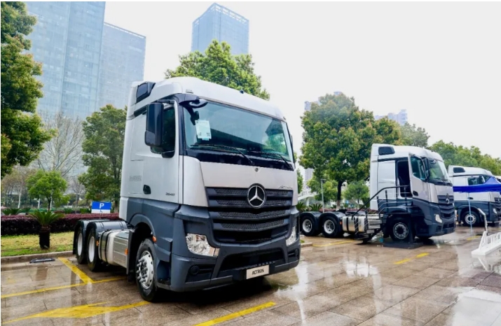 Mercedes-Benz Actros heavy truck 480 horsepower 6X2R tractor