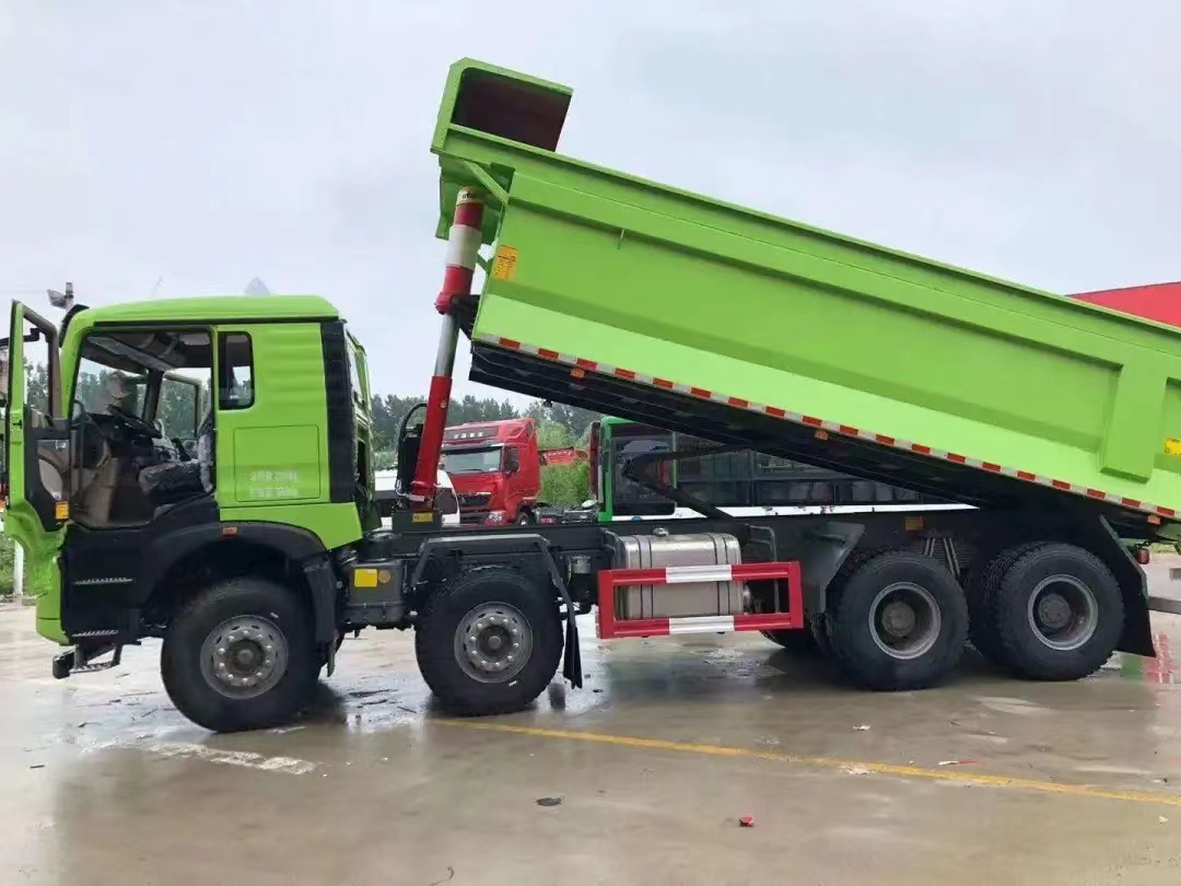 SINOTRUK HOWO TX 400 horsepower 8X4 5.4m dump truck
