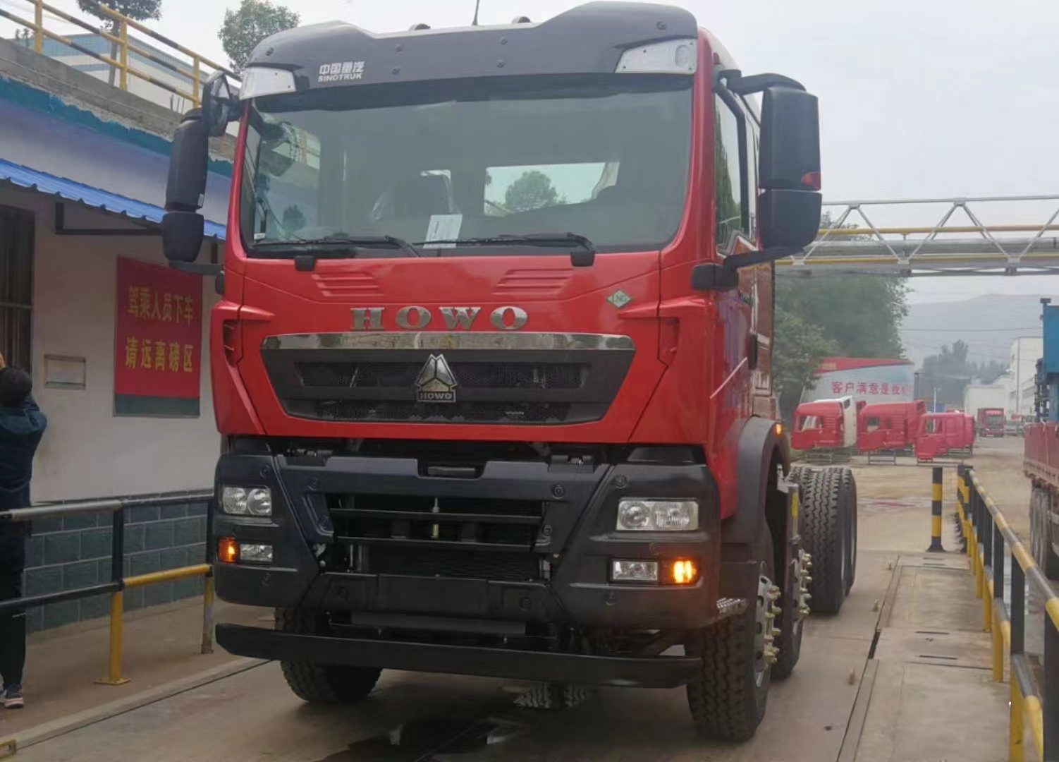 SINOTRUK HOWO T7H Heavy Truck 540 HP 8X4 8.2m Dump Truck