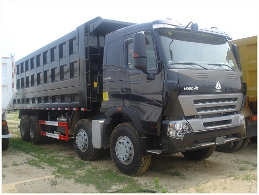 SINOTRUK HOWO T5G series heavy truck 340 horsepower 8X4 7.2 meter dump truck