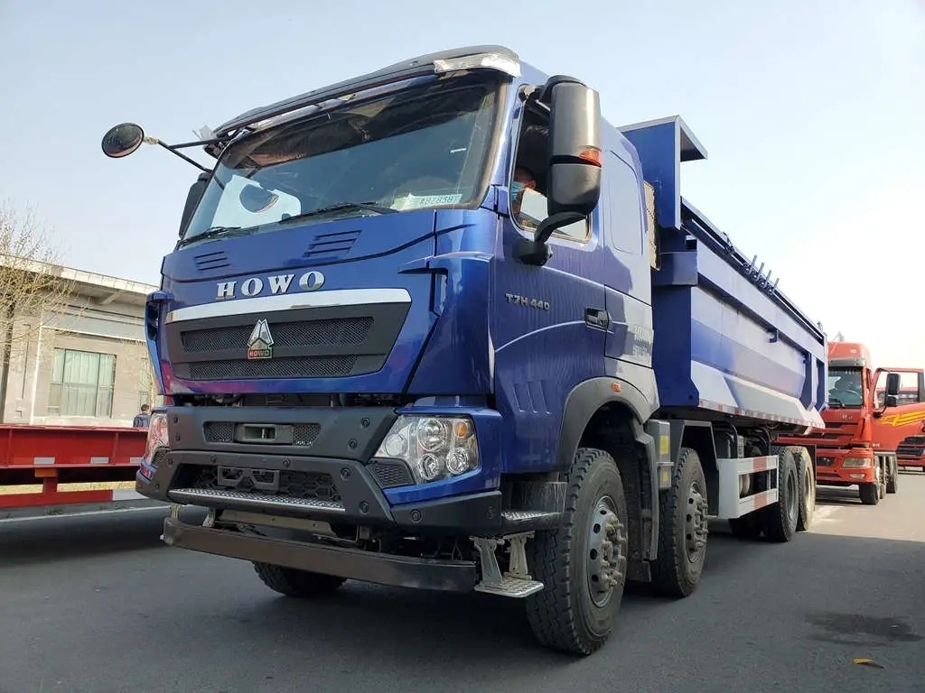 Sinotruk HOWO-T7H heavy truck 390 horsepower 8X4 8.5m dump truck
