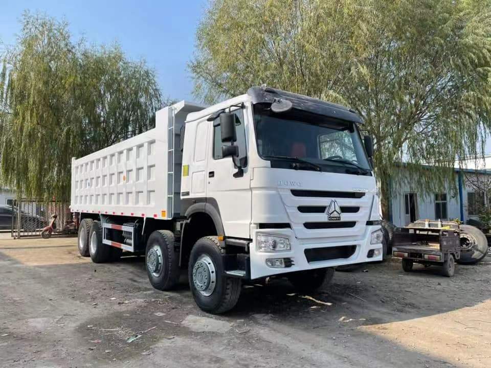 SINOTRUK Haohan N5G 340 HP 8X4 5.6m dump truck