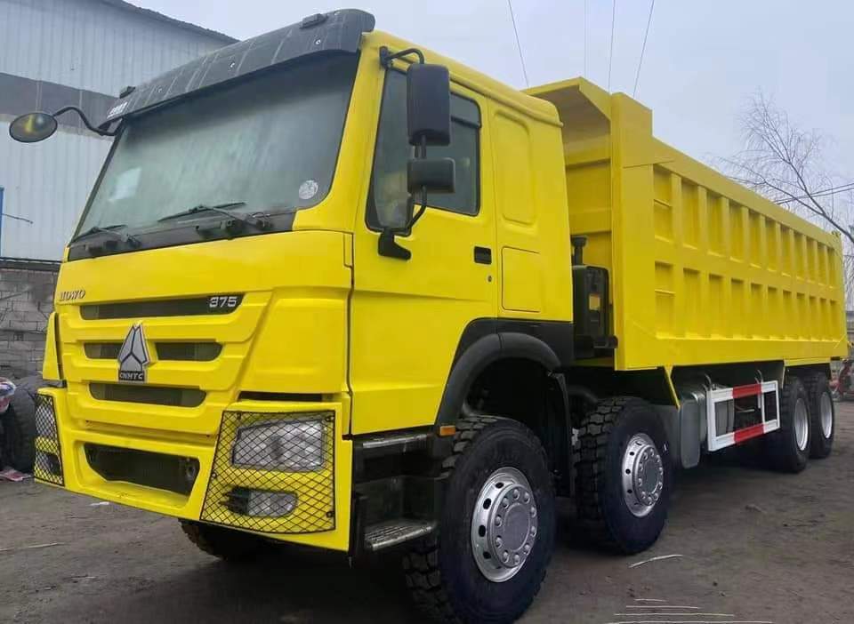 SINOTRUK HOWO-7 375 HP 8X4 7.6m dump truck
