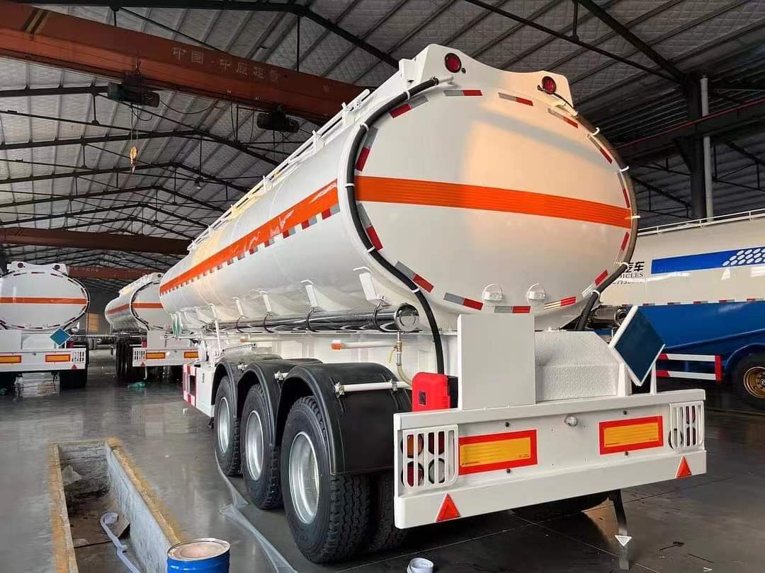 28 cubic meter oil tank transport semi-trailer