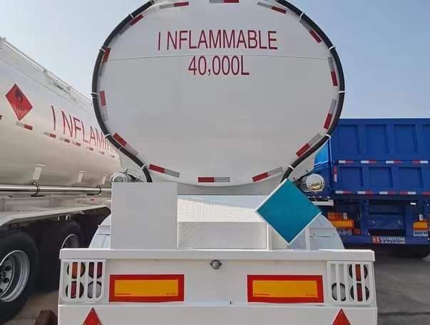 28 cubic meter oil tank transport semi-trailer