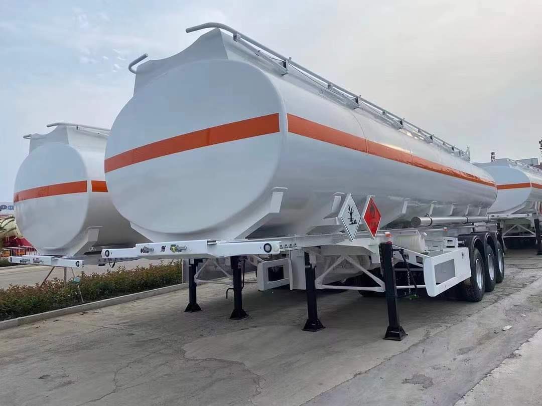 48.5 cubic meter oil tank transport semi-trailer