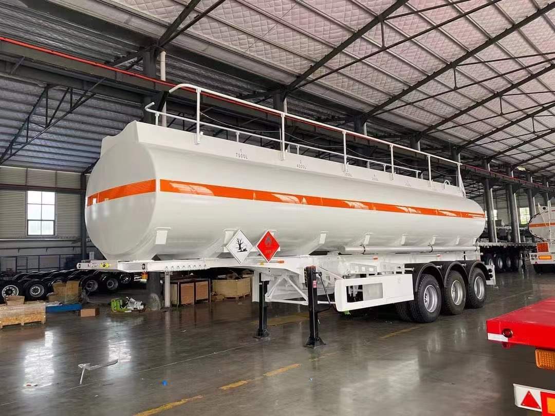48.5 cubic meter oil tank transport semi-trailer