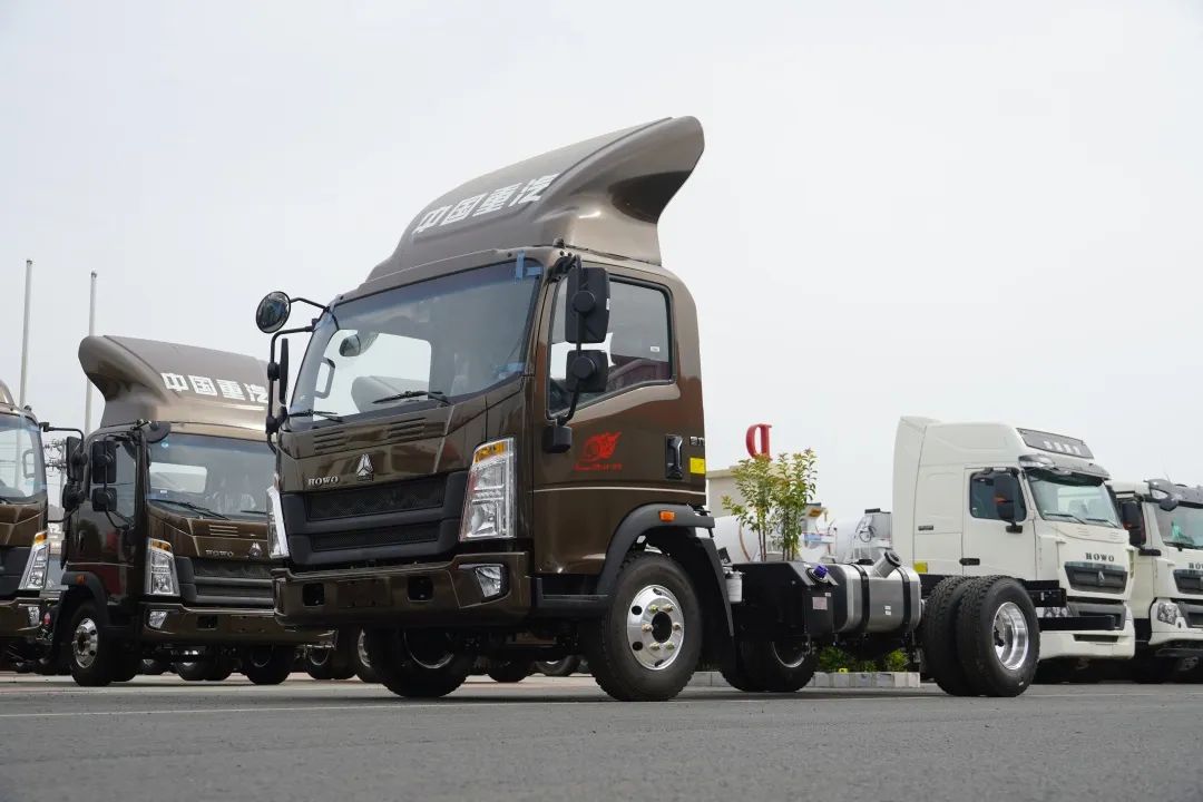 SINOTRUK HOWO 140 HP 3.85m row half fender light truck