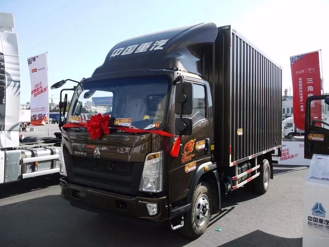 SINOTRUK HOWO 115 HP 4.15m single sidedeck light truck 