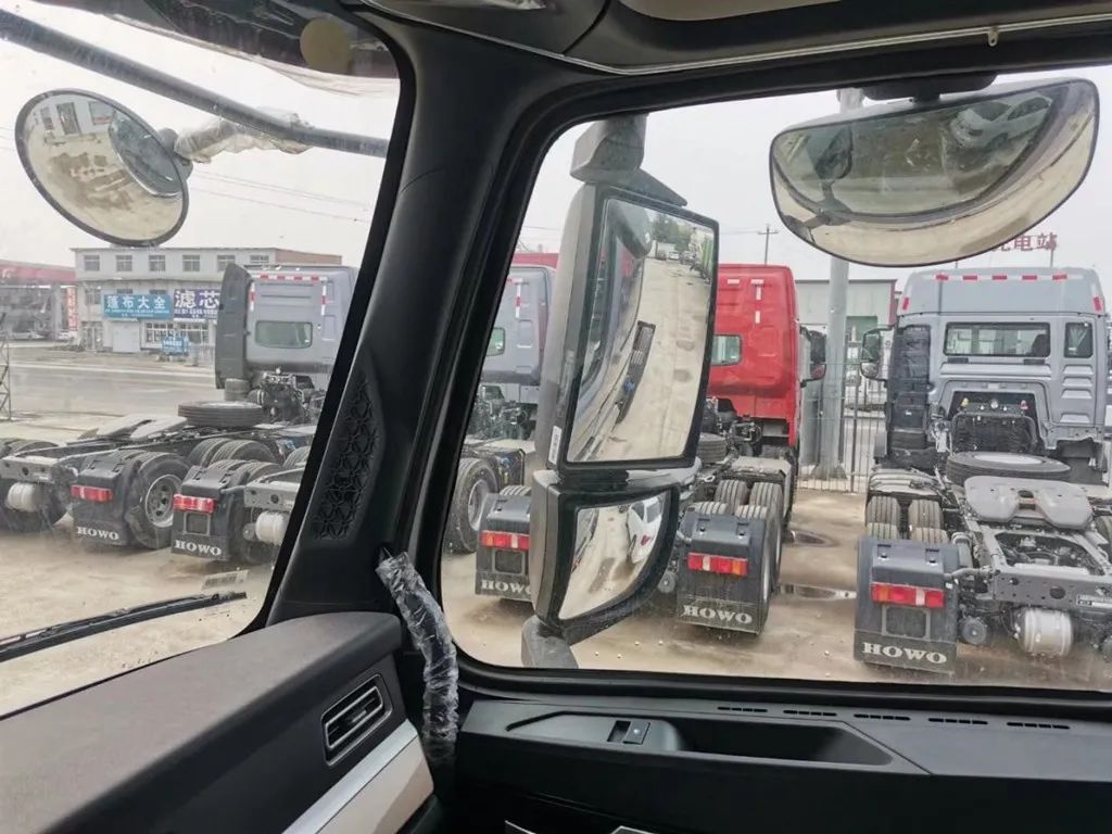 SINOTRUK HOWO TH7 heavy truck 460 horsepower 6X4 tractor