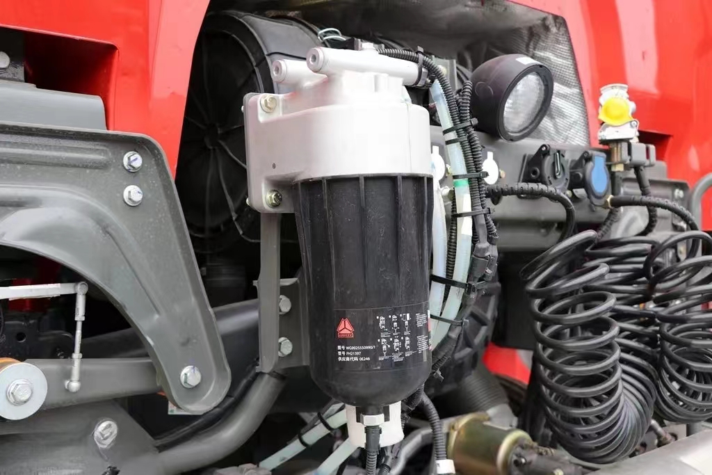 Sinotruk HOWO Max heavy truck light luxury version 480 horsepower 6X4 AMT automatic transmission tractor