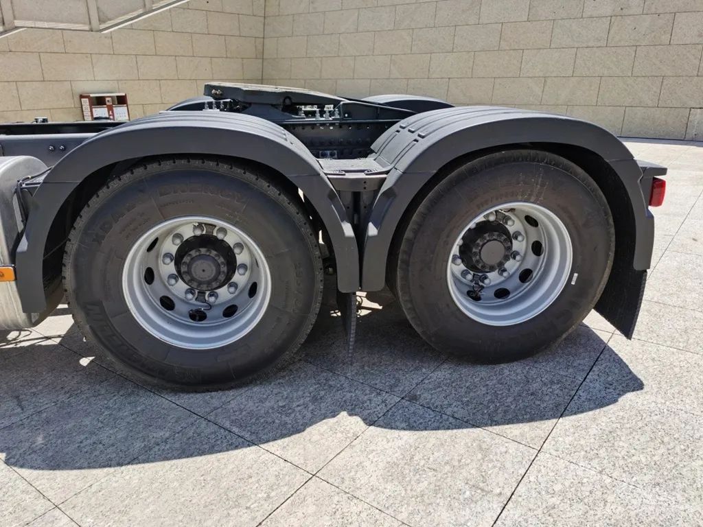 Volvo FH16 heavy truck 750 horsepower 8X4 automatic transmission tractor