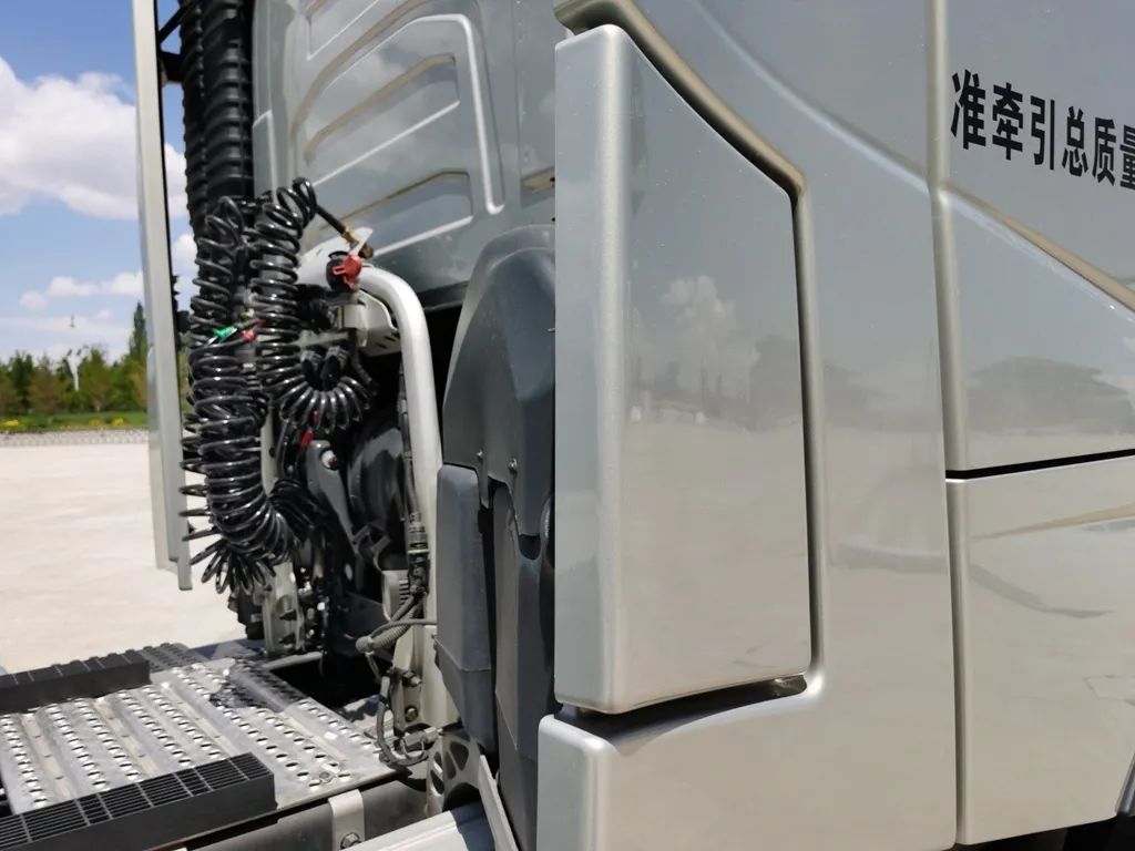 Volvo FH16 heavy truck 750 horsepower 8X4 tractor
