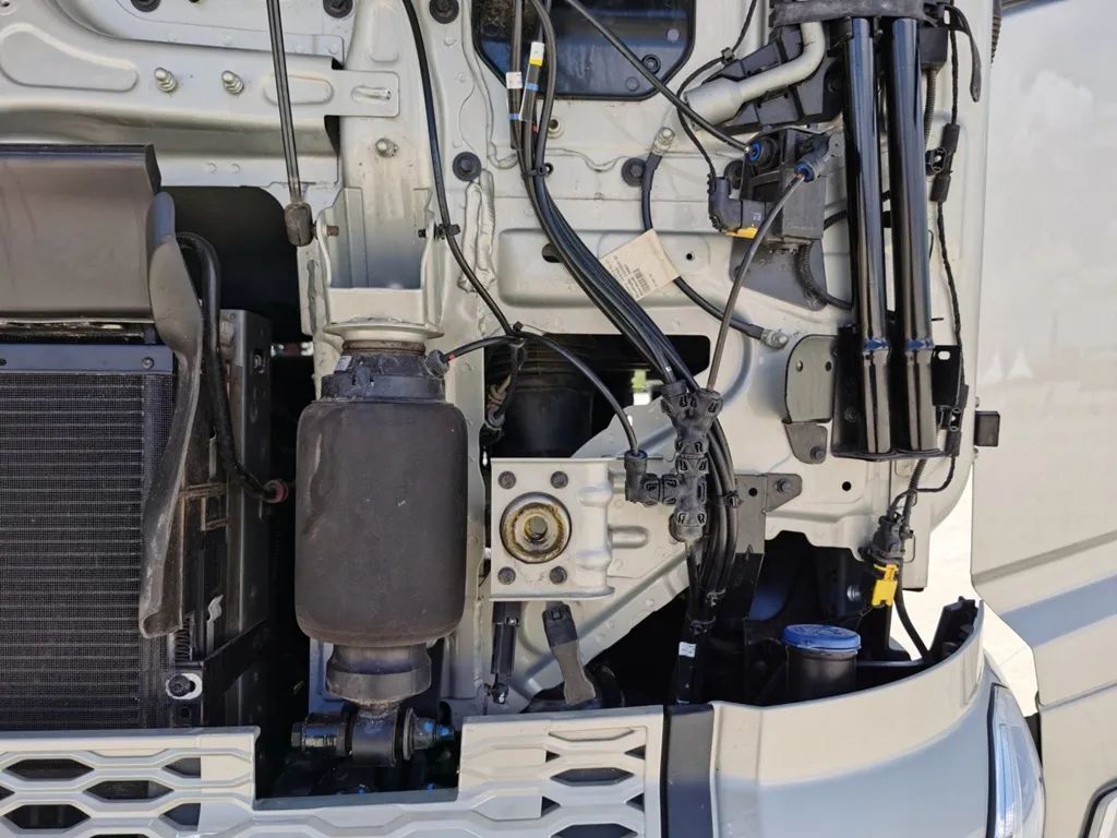 Volvo FH16 heavy truck 750 horsepower 8X4 tractor