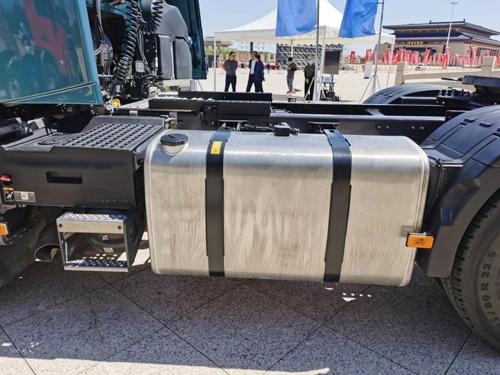 Volvo's new FM heavy truck 500 horsepower 6X4 automatic tractor