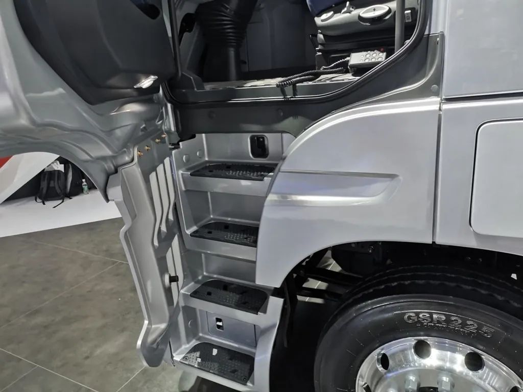 Foton Auman EST-A Northern version 620 horsepower 6X4 tractor