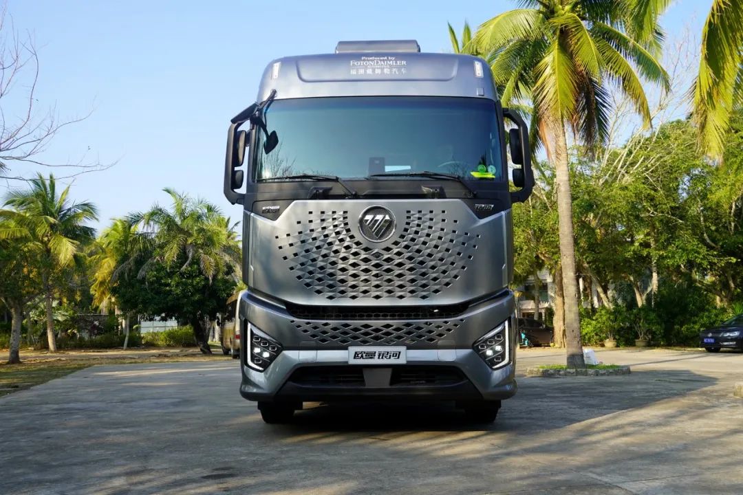 Foton Auman Galaxy 580 HP 6X4 AMT automatic tractor