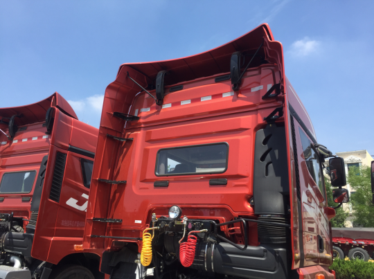 Qingdao FAW JH6 heavy truck 680 horsepower 6X4 AMT automatic transmission tractor
