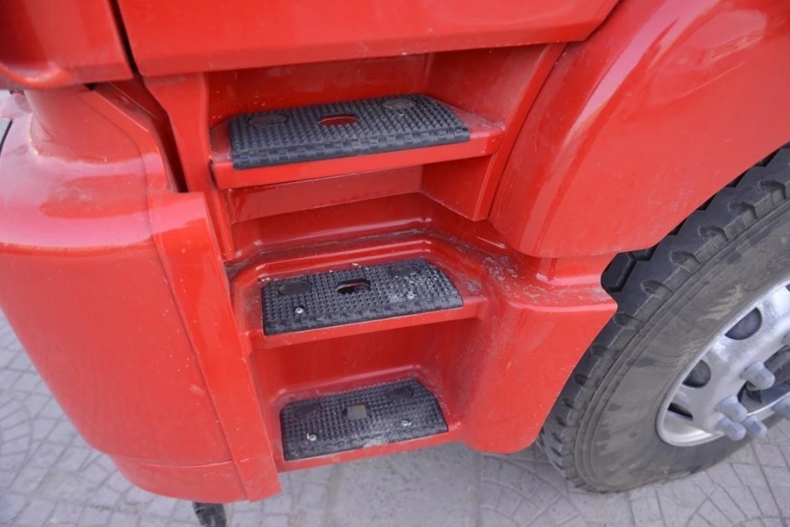 SAIC Hongyan C6 Heavy Truck PRO 460 HP 6X4 Tractor 