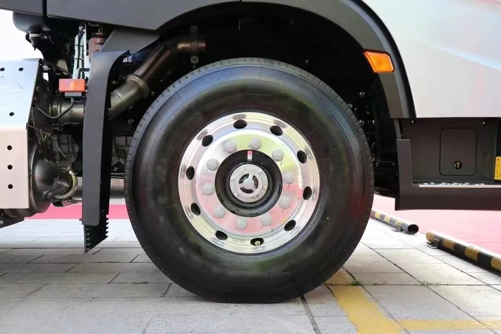 JAC X7 heavy truck 660 horsepower 6X4 AMT automatic transmission tractor 