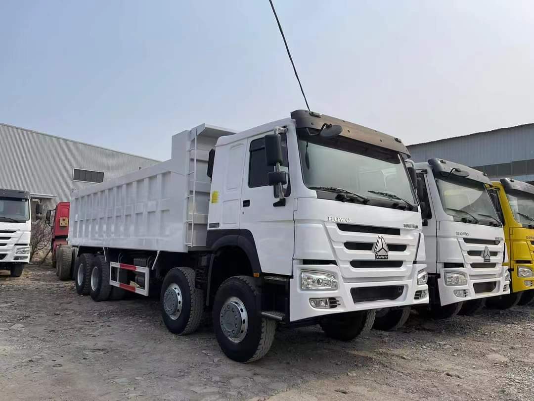 SINOTRUK Haohan N5W light luxury version 340 horsepower 8X4 5.6m dump truck 