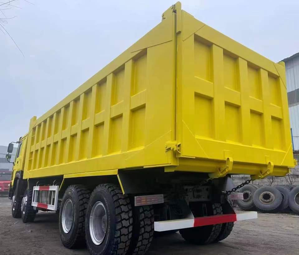 SINOTRUK HOWO T5G Heavy Truck 340 HP 8X4 5.6m Dump Truck 