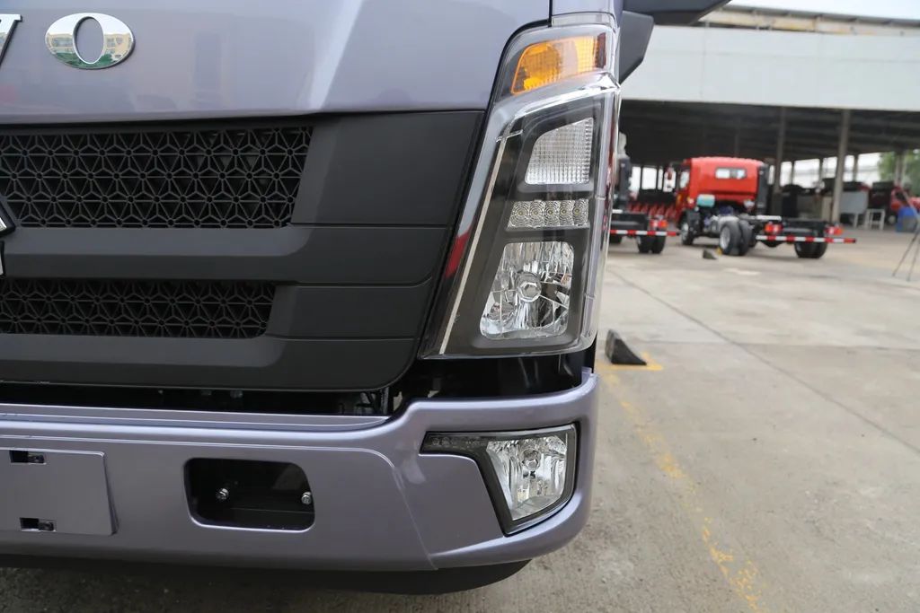 SINOTRUK HOWO 160 HP Single Row Van Light Truck