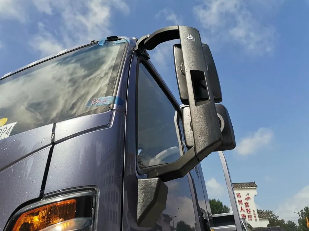 SINOTRUK HOWO 160 HP Single Row Van Light Truck