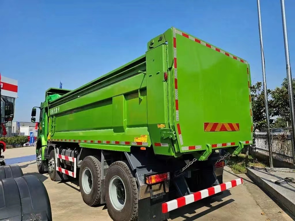 SHACMAN Automobile Cummins Longxiao Highway Standard Elite Edition 490 HP 8X4 6.5m Dump Truck