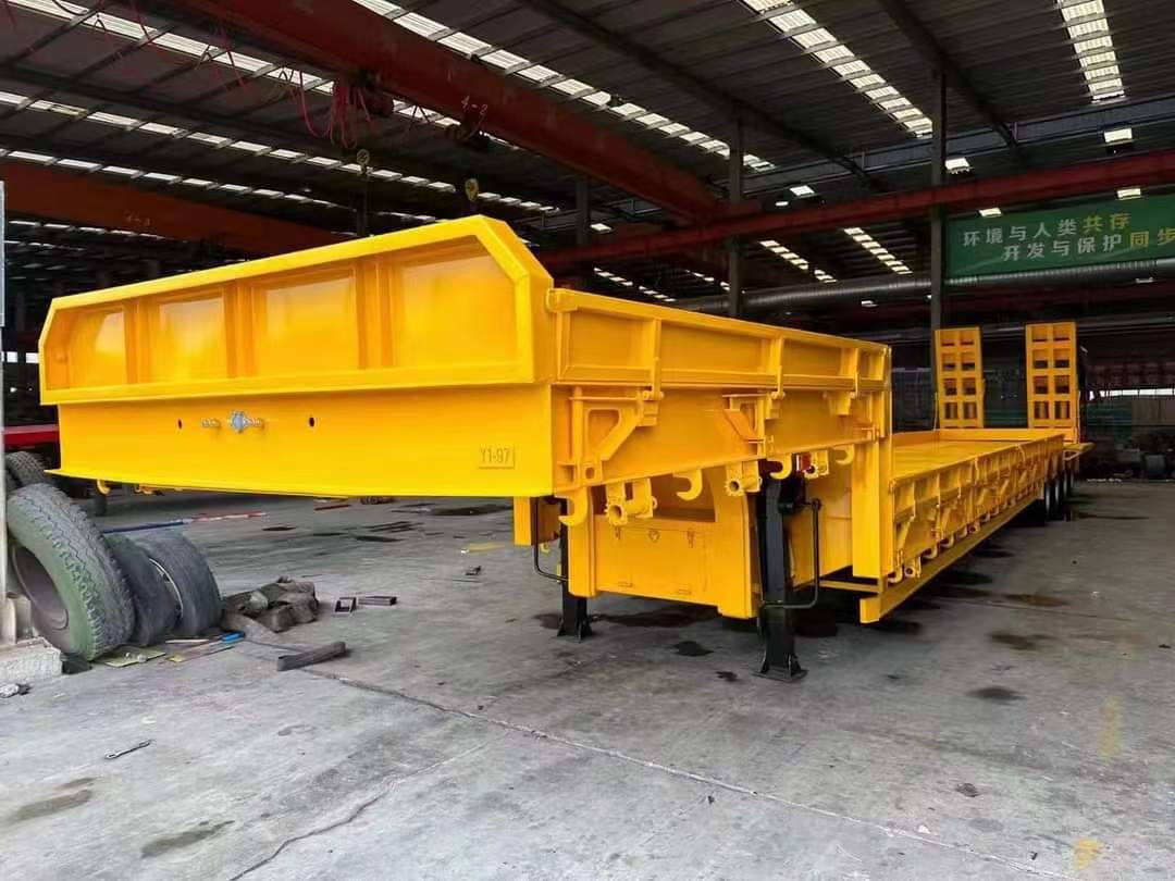 Low-bed semi-trailer transport machinery ordered by Colombian customer