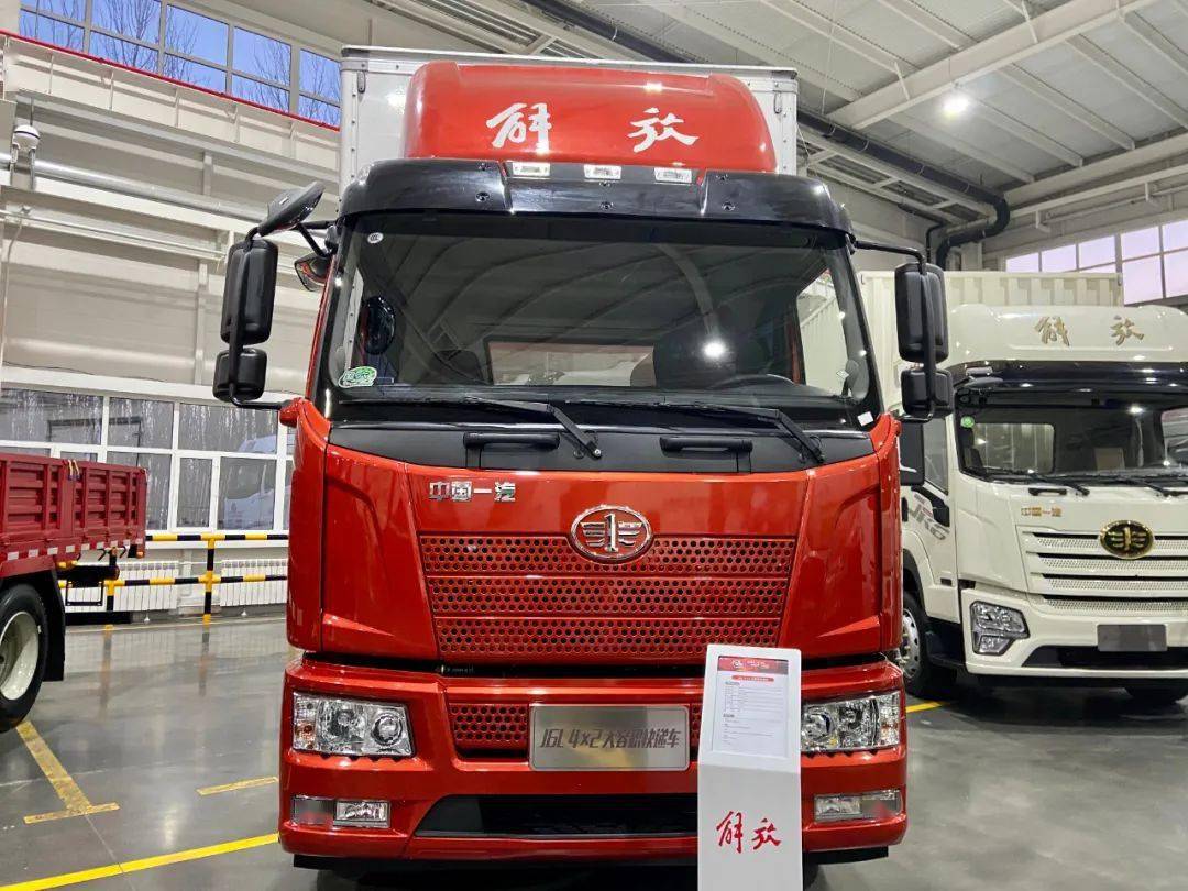FAW Jiefang J7 heavy truck 460 horsepower 8X4 9.4m AMT automatic transmission van truck