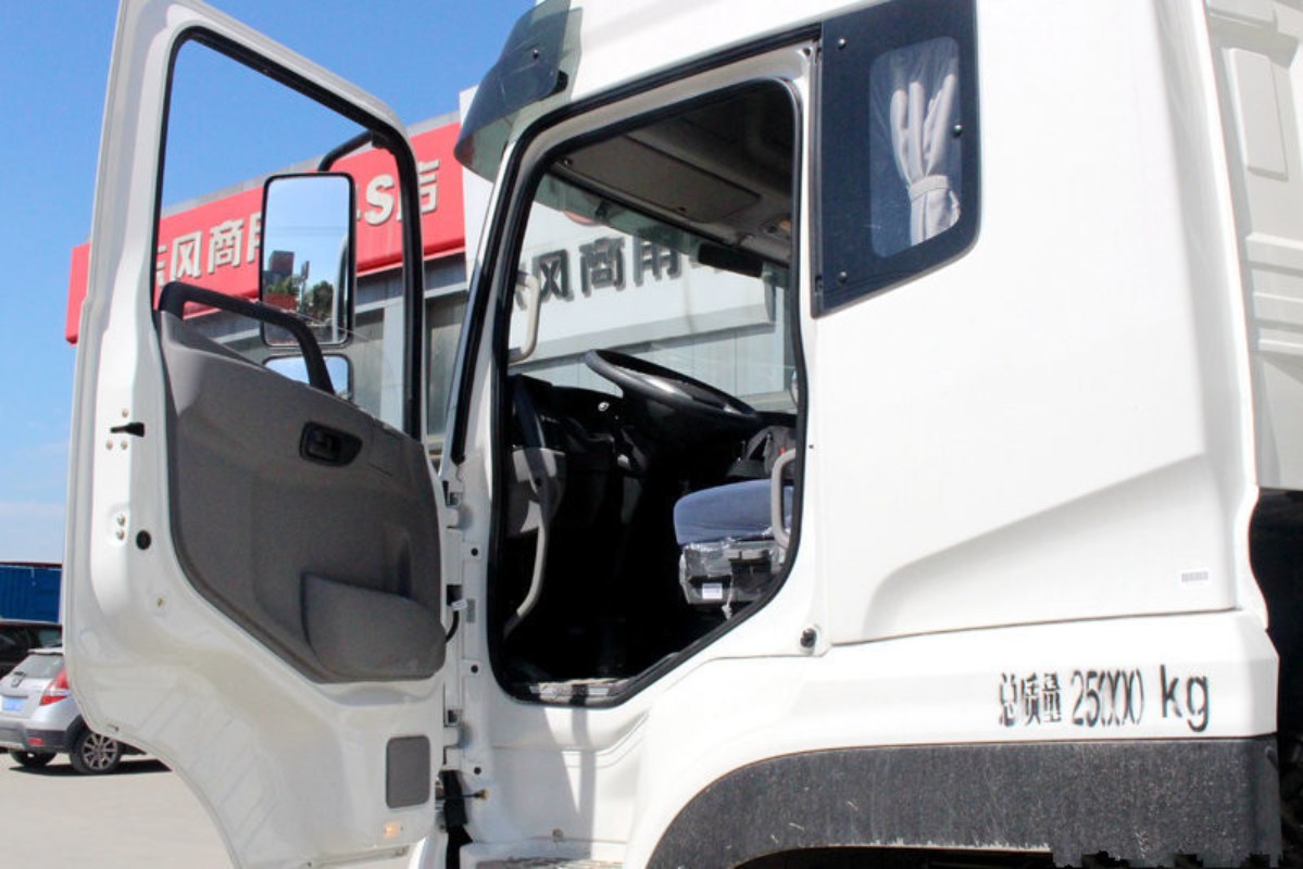 DFC Dongfeng Commercial Vehicle Tianjin KR 260 HP 4X2 9.8m van truck