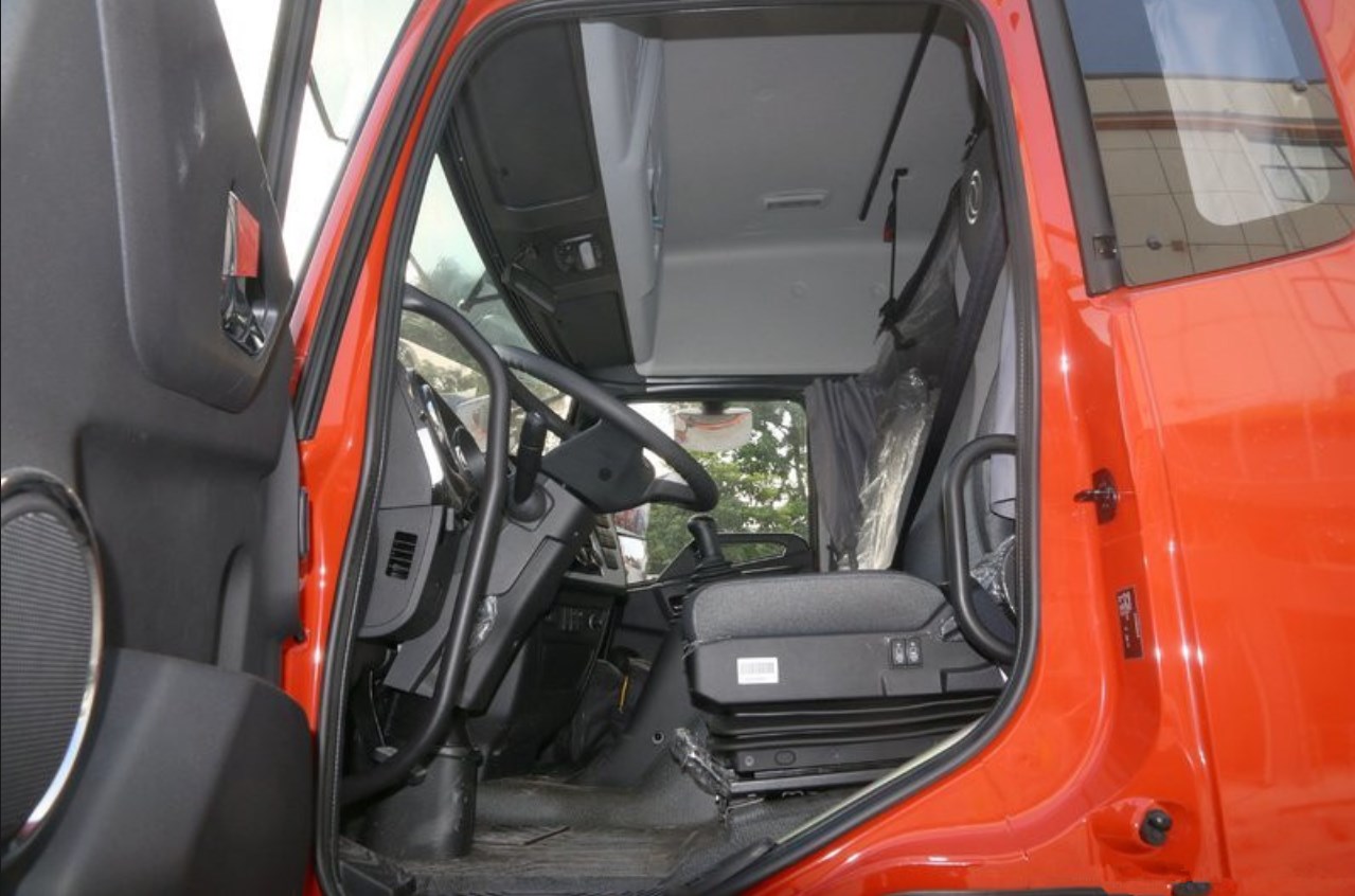 DFC Dongfeng Commercial Vehicle Tianjin KR PLUS Comfort Edition 290 HP 4X2 8m AMT automatic transmission wing opening van truck