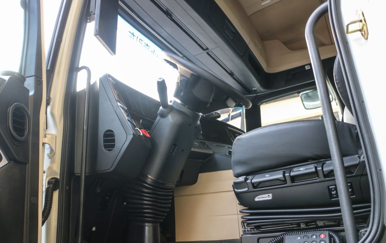 Foton Auman EST standard version 25T 6X4 battery-swapping pure electric tractor