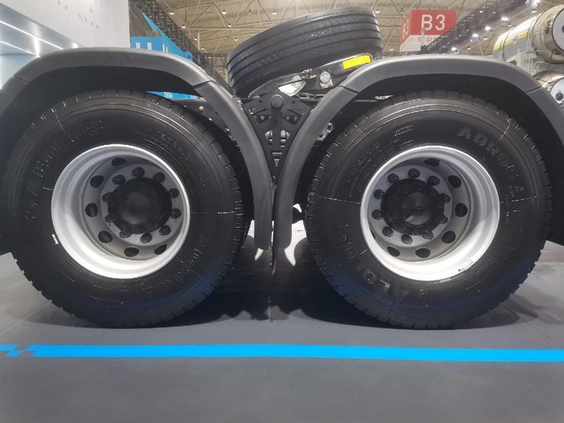 Dongfeng Commercial Vehicle Tianlong KL 6X4 pure electric battery swap tractor